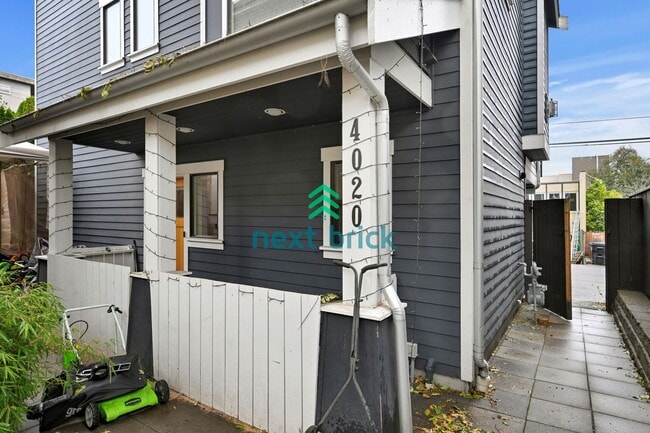 Foto del edificio - Stunning 2BR and 3BA single family with la...