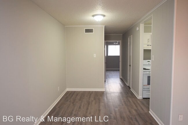 Building Photo - 1 br, 1 bath House - 100 Mcarthur St Apt 4