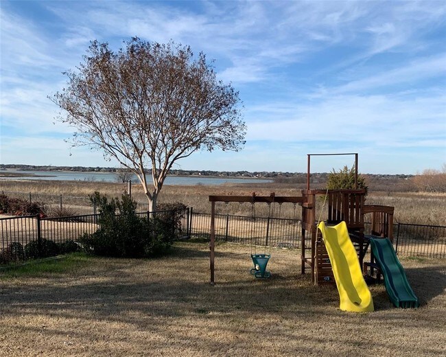 Foto del edificio - 4408 Lakeside Dr