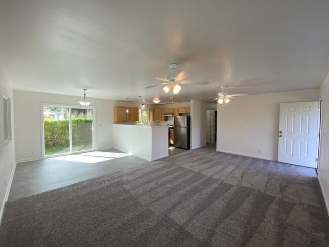 Building Photo - 16-2034-2034 Gardenia Dr