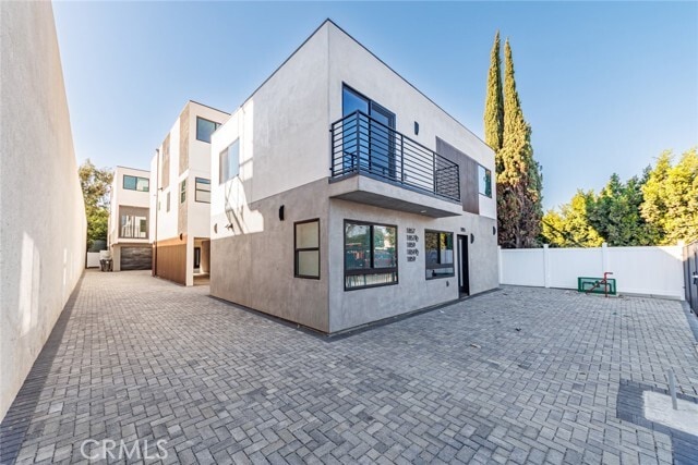 Foto principal - 1859 1/2 S Crenshaw Blvd