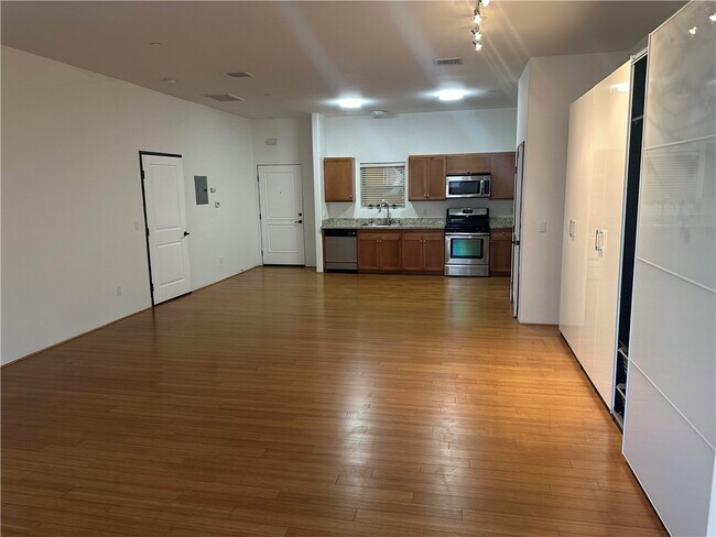 Foto del edificio - 255 W 7th St