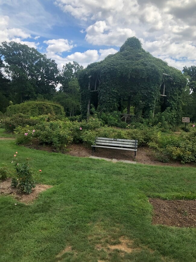 Building Photo - 1144 Boulevard