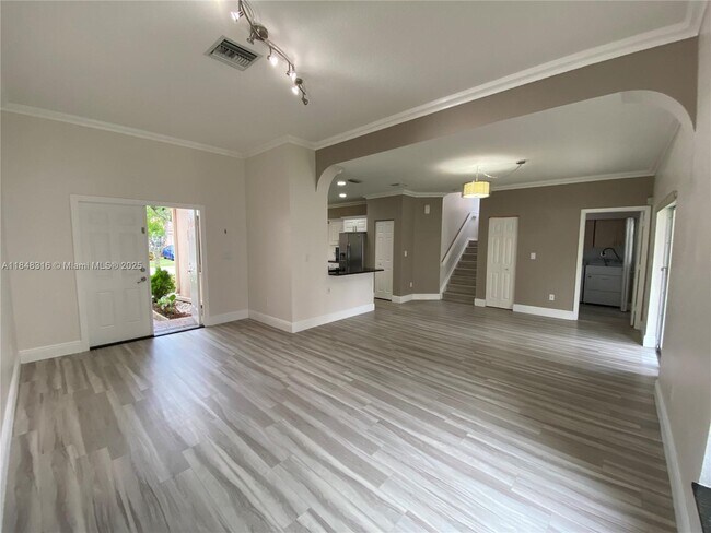 Foto del edificio - 562 NW 130th Ave