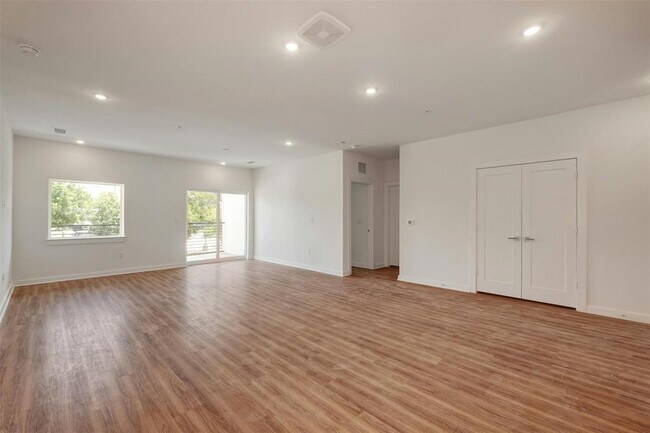 Foto del edificio - 4802 S Congress Ave