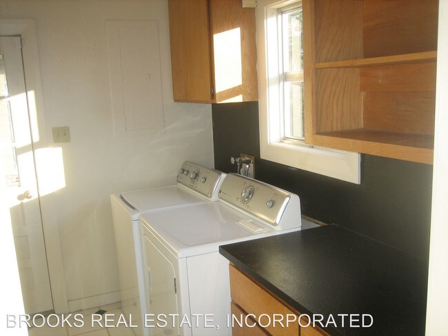 Building Photo - 3 br, 2 bath House - 104 The Colony