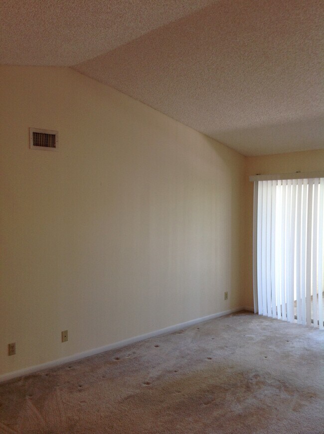 Building Photo - 9855 Westview Dr