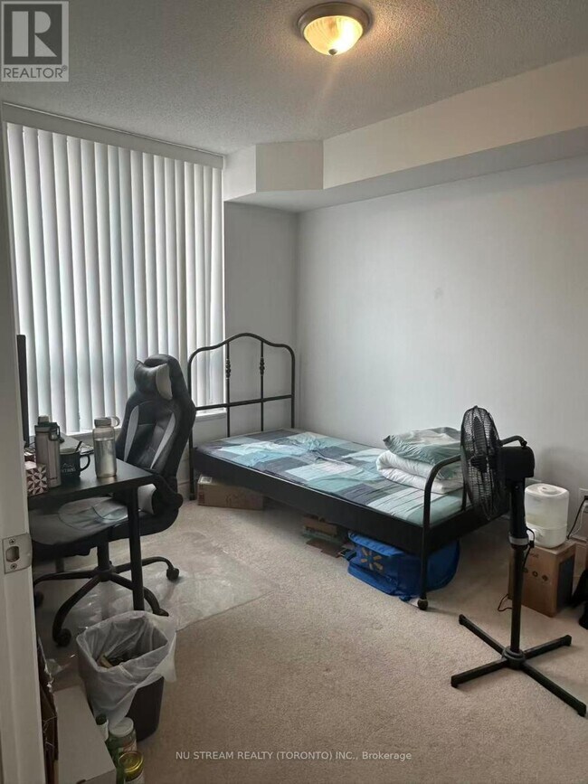 Building Photo - 25 Greenview Ave