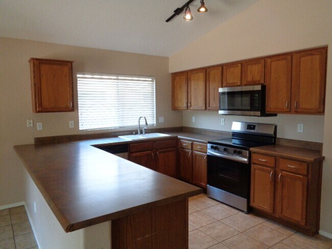Foto del edificio - Beautiful 3 bedroom home in lovely neighbo...