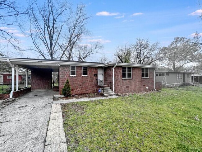 Foto del edificio - 1205 Woodward Rd