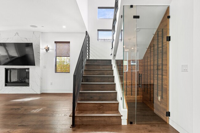 Building Photo - 8040 Regis Way