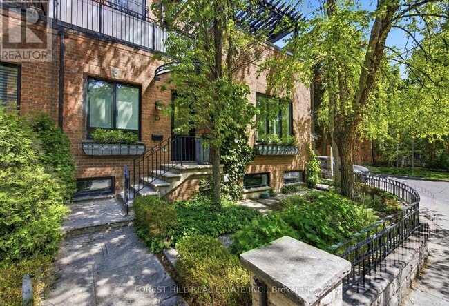 Building Photo - 52 Shaftesbury Ave