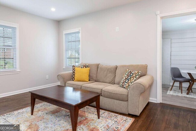 Building Photo - 2514 Glendale Cir SE