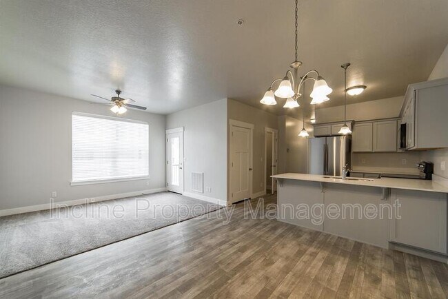 Foto del edificio - 619 N Emery Ln