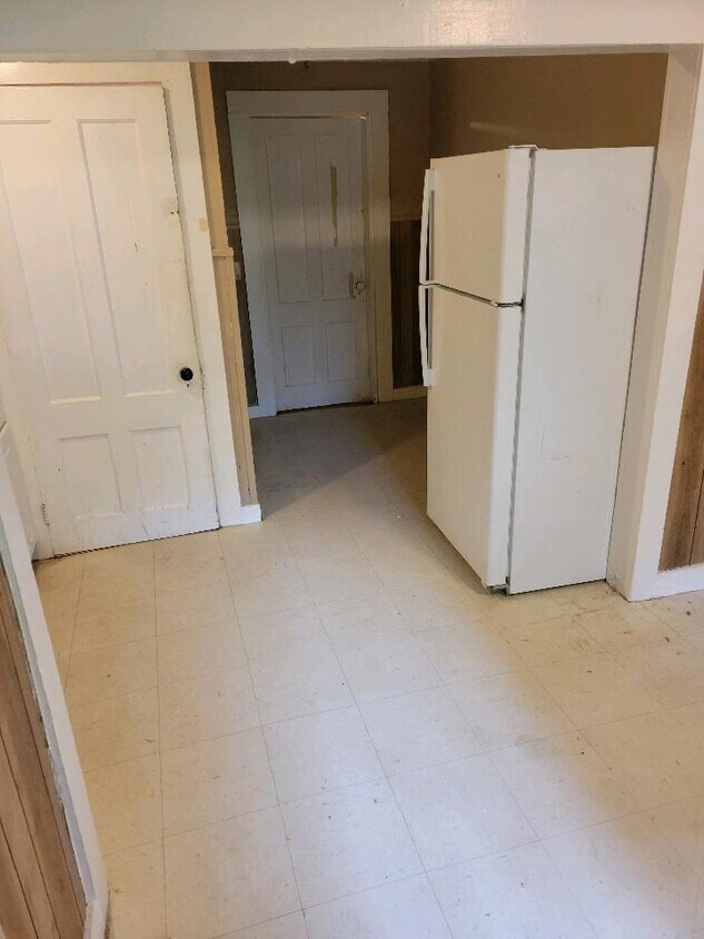 43 Cross Street Unit 1sr floor all utilities incl, Keene, NH 03431