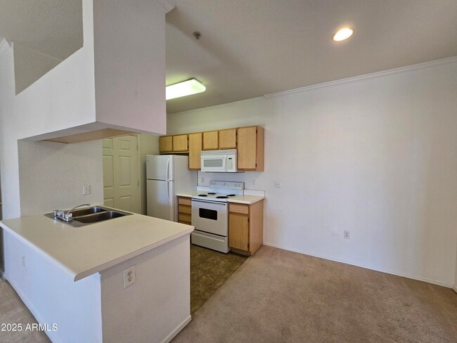 Foto del edificio - 5345 E Van Buren St