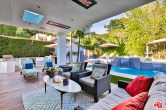 Building Photo - 1742 Courtney Ave