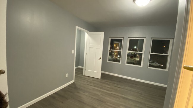 Dormitorio 2 - 11 E Tompkins St