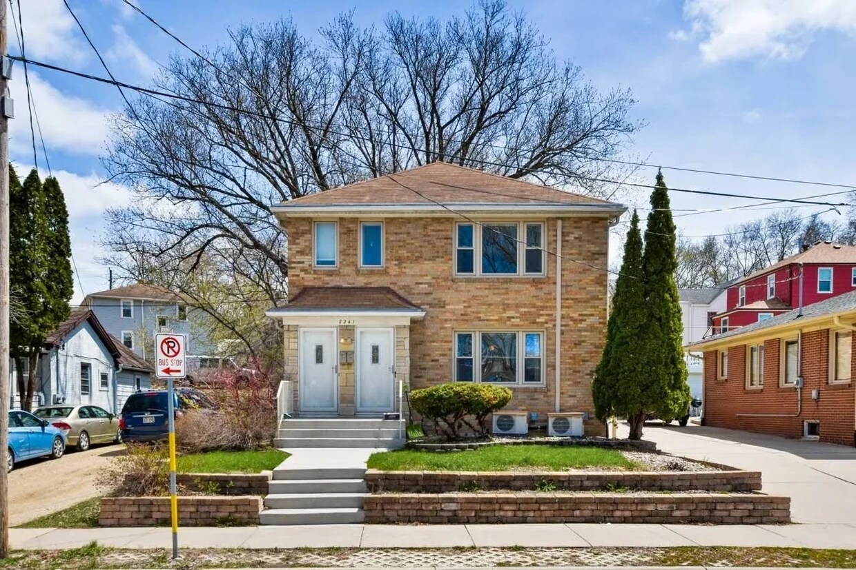Primary Photo - 2241 Winnebago St