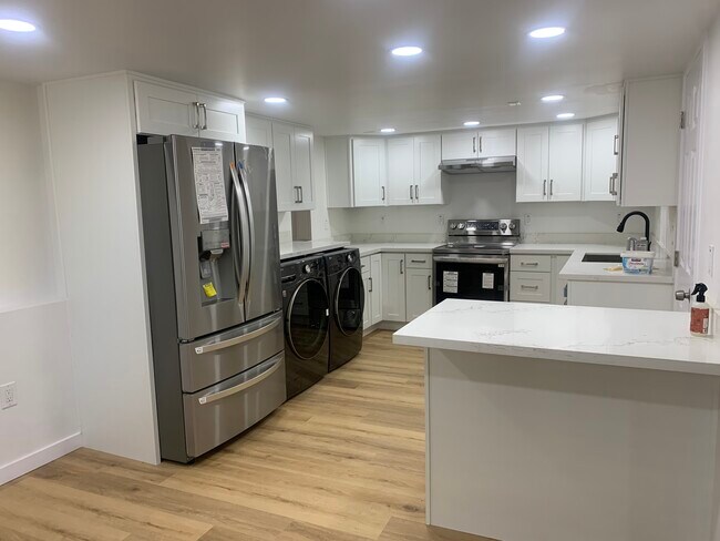 Foto del edificio - 4646 S Willow St