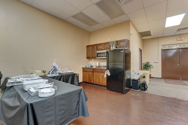 Building Photo - Spring Glen Business Center