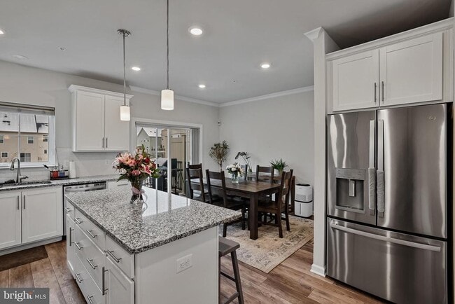 Building Photo - 865 Weald Way