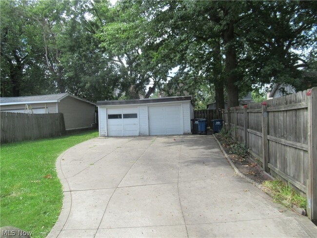 Building Photo - 1520 Ridgewood Ave
