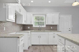 Building Photo - 1719 Stauffers St