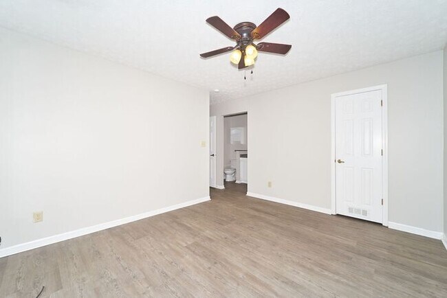 Foto del edificio - Updated Ranch with Deck in Pike Twp