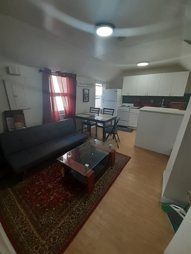 Primary Photo - 277 Griffith St