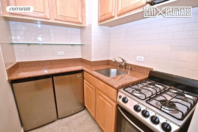 Building Photo - 420 E 55th St