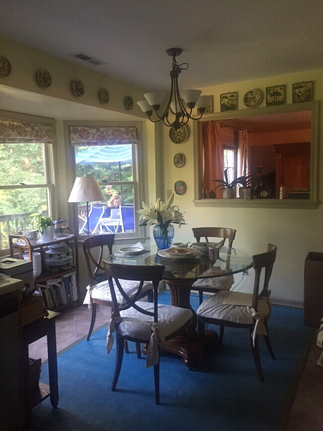 eat-in kitchen overlooks deck - 2424 Holkham Dr