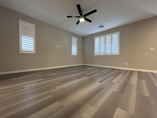 Foto del edificio - 9742 Zircon Cliff Ave