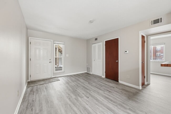 Foto del edificio - 695 Riverview Dr