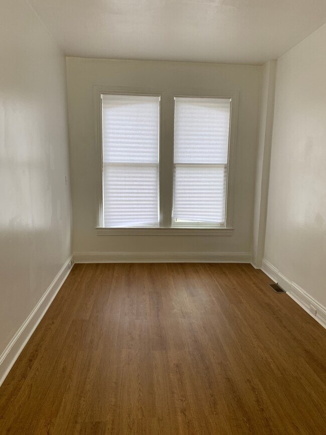 Foto del edificio - 1st Floor 1 Bedroom Apartment with Yard/Pa...