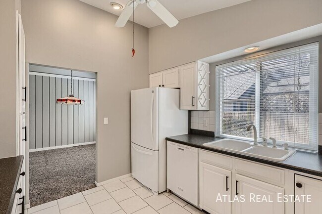 Building Photo - Spacious 3-Bedroom Home in Centennial Avai...