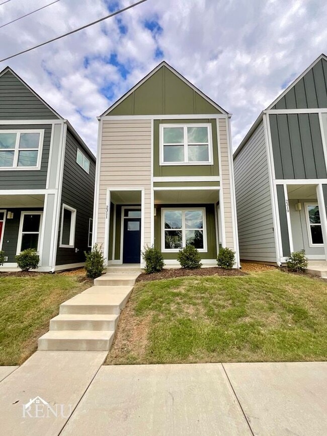 Photo - 2359 E 19th St House