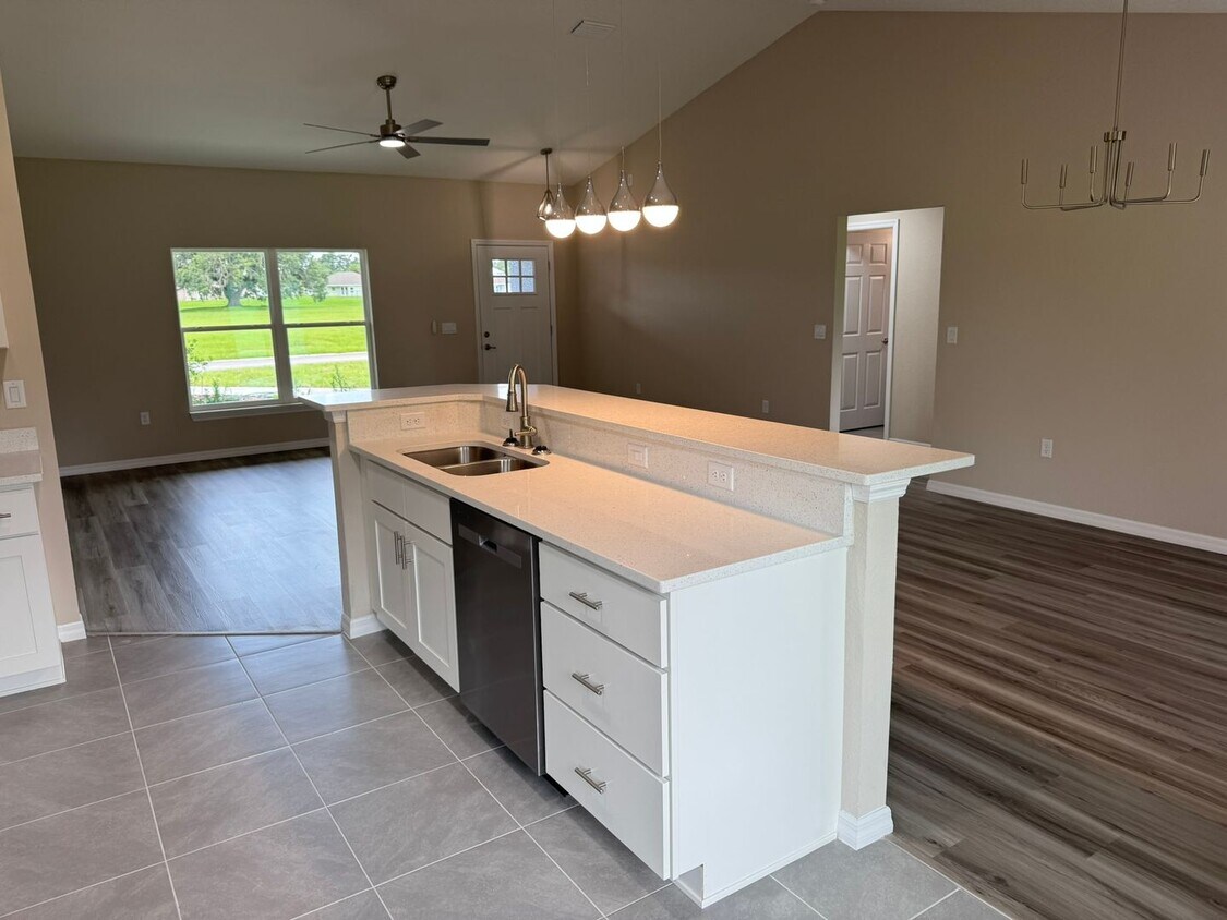 Foto principal - Stunning Brand-New 3BR/2BA Block Home