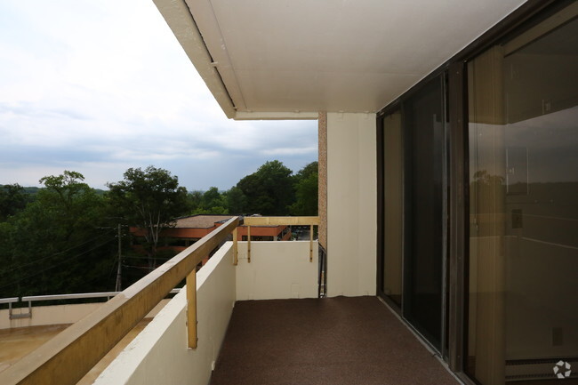 Balcony - Hampton Plaza Apartments