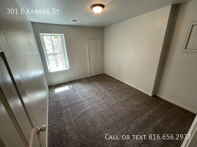 Foto del edificio - 301 E Kansas St