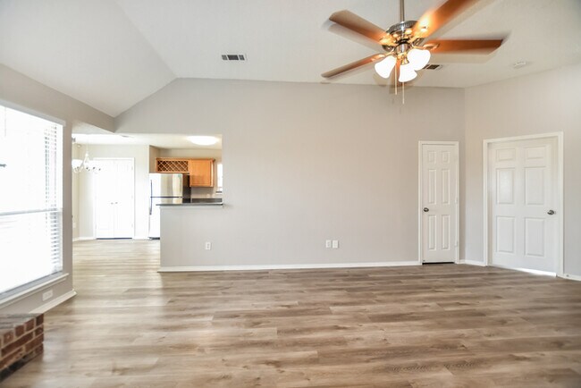 Building Photo - 507 Brazos St