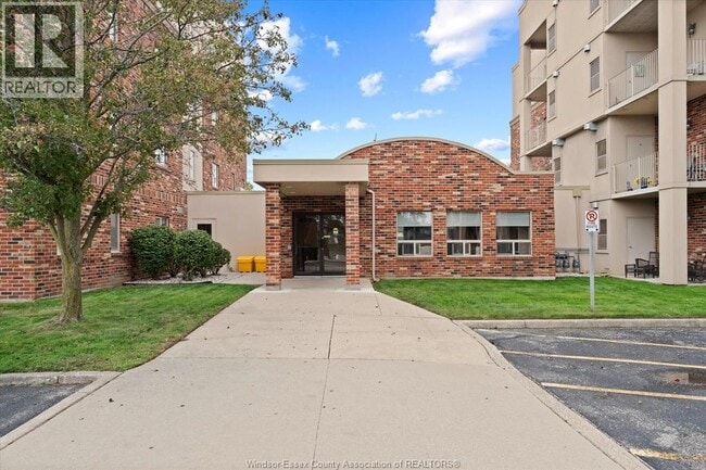 Building Photo - 5995 Ellis St