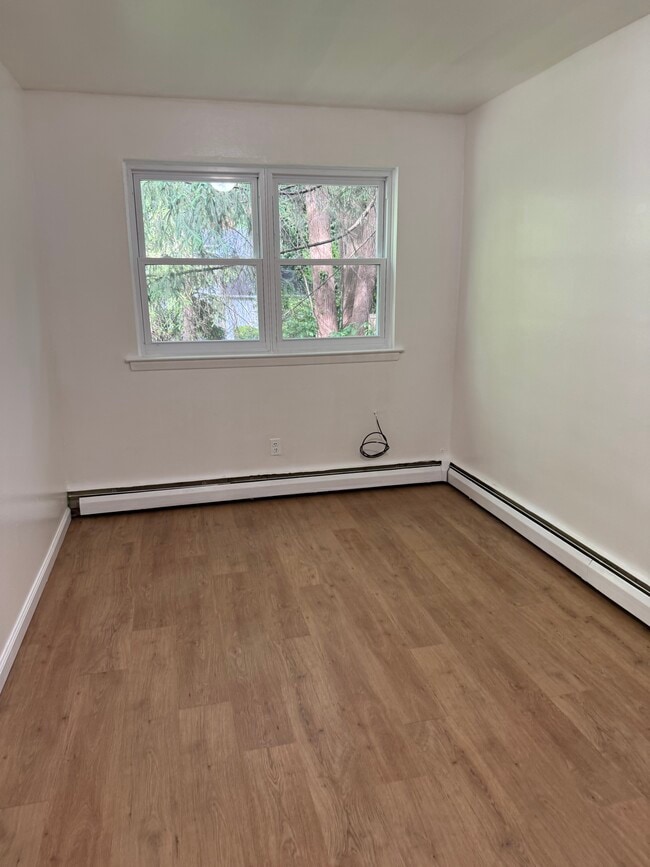 Building Photo - 835 Garrett Ln