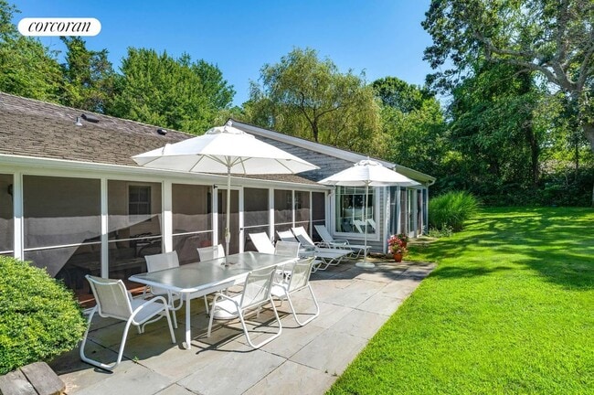 Building Photo - 31 Wainscott Stone Road