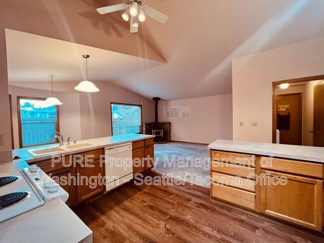 Building Photo - 2913 Briar Lea Loop SE