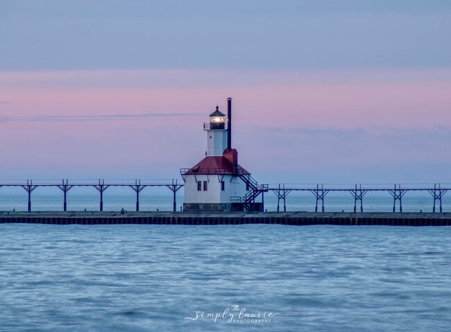 Walking distance to Lake Michigan - 1318 State St