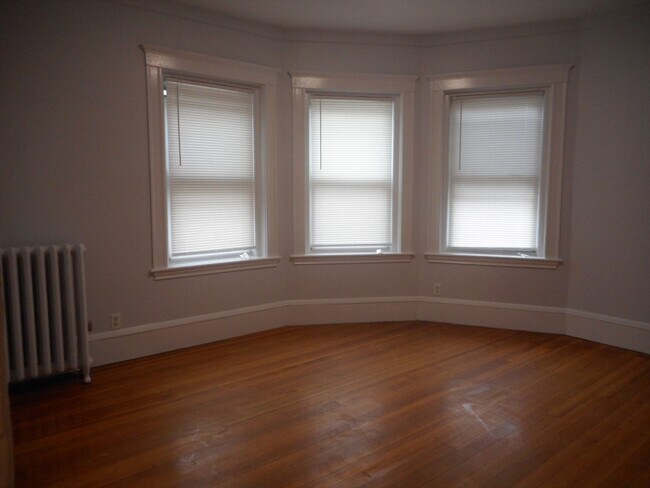 Building Photo - 553 Brookline Ave