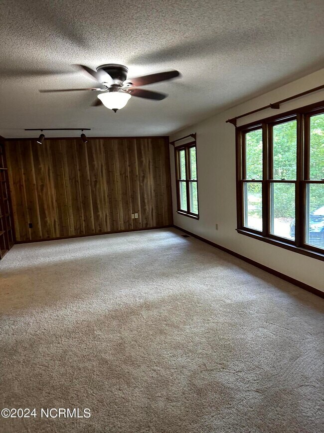Building Photo - 135 S Belvedere Dr