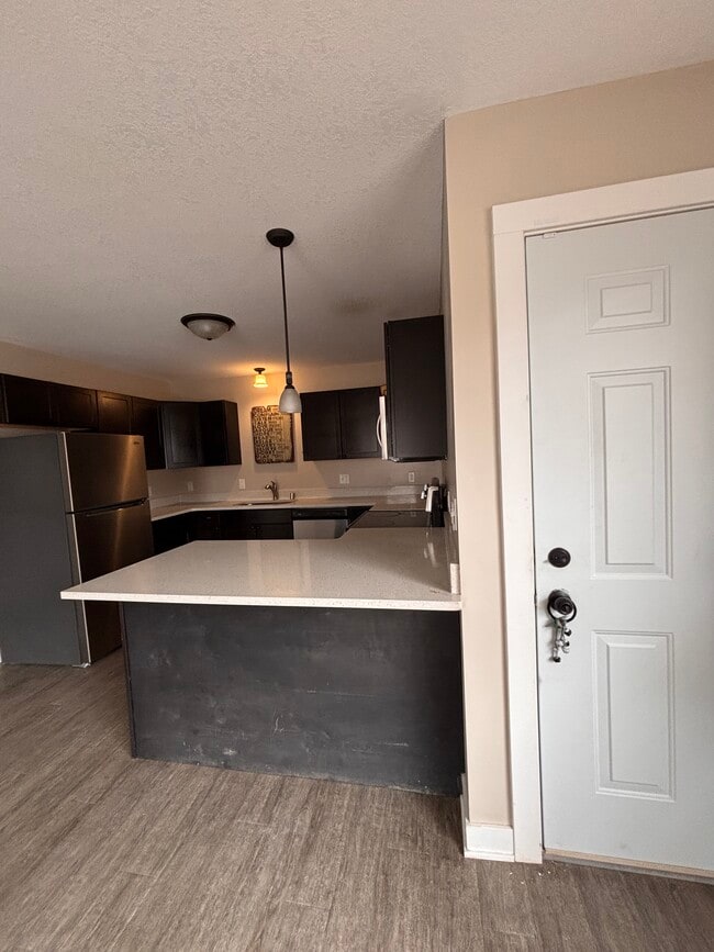 Building Photo - 84 Curtice St E