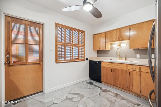 Foto del edificio - 113 E Palm Ln